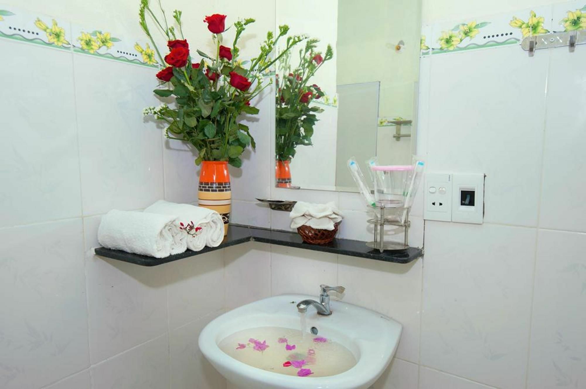 Bougain Villeas Homestay Hoi An Bagian luar foto